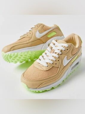Nike Women’s  Air Maxx 90  Sesame Beige Sneakers  Size 9 EUC LN DD9677-200